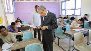 محافظ المنيا خلال تفقد لجان الامتحانات