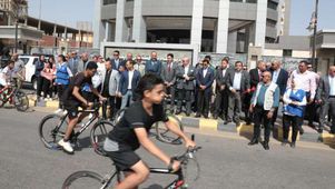 وزير الشباب ومحافظ بني سويف يطلقان شارة بدء ماراثون الدراجات
