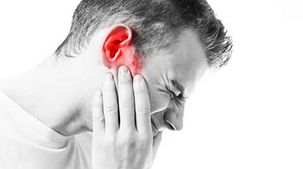 أسباب الإصابة بـ«طنين الأذن» وطرق العلاج.. «بلاش تدخين وموسيقى عالية»