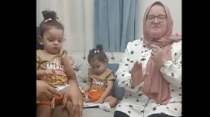 انهيار أم التوأم علياء وفريدة بالبكاء: خايفة اختار بينهم واحدة لعلاجها «فيديو»
