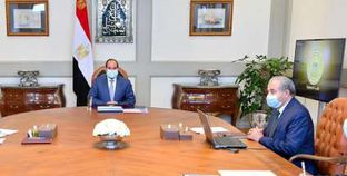 الرئيس خلال اجتماعه مع رئيس الوزراء ووزير التموين اليوم