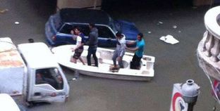 بالصور| "التجديف والصيد ورفع الأثقال".. رياضات يمارسها المصريون تحت المطر