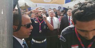رئيس جامعة عين شمس أثناء تحية العلم