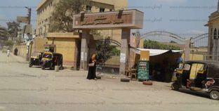 مستشفى شبين القناطر يغلق العيادات قبل مواعيدها الرسمية