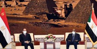 الرئيس السيسى والفريق أول «البرهان» خلال لقائهما اليوم فى السودان