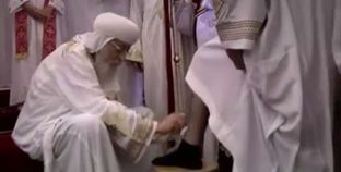 البابا تواضروس يغسل الأرجل في خميس العهد