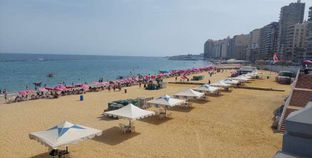 شواطئ الإسكندرية ترفع الرايات الخضراء
