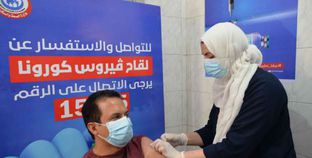 وزارة الصحة تواصل تطعيم المواطنين بلقاح كورونا