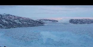 تصدع جليدي بجزيرة جرينلاند