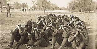 عدد من الجنود الإسرائيليين بعد أسرهم خلال الحرب