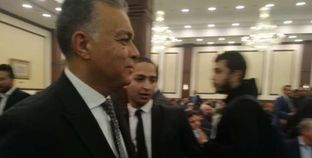وصول وزير النقل السابق عزاء الرئيس الراحل حسني مبارك