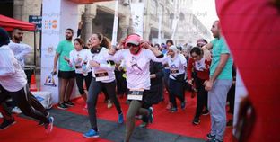 بالفيديو| أكثر من 500 فتاة يشاركن في ماراثون رياضي بمصر الجديدة