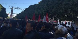 بالصور| تظاهر ضباط الداخلية التونسية للمطالبة بتحسين أوضاعهم