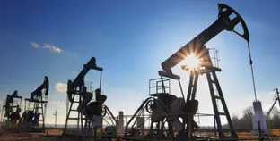 النفط يرتفع 5% وسط أنباء عن اتفاق على خفض الانتاج
