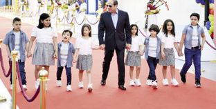 الرئيس السيسى يشارك أسر الأبطال الاحتفالات