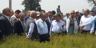 وزير الزراعة  خلال جولته بمحطة بحوث سخا في محافظة كفر الشيخ