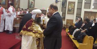 سفير مصر في كندا ينقل تحية السيسي إلى آباء الكنيسة القبطية بـ"أوتاوا"