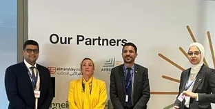 وزيرة البيئة خلال زيارتها للجناج المصري