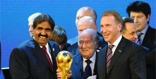 «بلاتر وحمد» خلال إعلان قطر تنظيم مونديال 2022