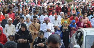 استمرار ظاهرة الاختلاط في صلاة العيد بـ"مصطفى محمود"