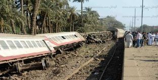 عربات قطار 968 «القاهرة - قنا» بعد خروجها عن القضبان فى البدرشين