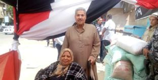 50 عاماً «حب وزواج ولجان انتخابية»: «محمد وعزيزة».. مع مصر على الحلوة والمرة