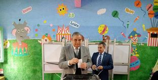 رئيس جامعة كفر الشيخ يدلي بصوته في الانتخابات
