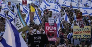 تظاهر آلاف الإسرائيليين