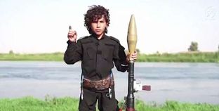 بالفيديو| طفل داعشي لـ"أوباما": "ادفع الجزية صاغرا وإلا جز السيف رأسك"