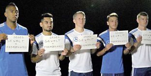 لاعبو ألمانيا يدعمون اللاجئين