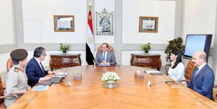 جانب من اجتماع الرئيس السيسي مع وزيري الآثار ووزيرة السياحة