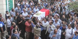 الأهالى يشيعون جثمان الشهيد النقيب أحمد فايز من مسجد الحصرى