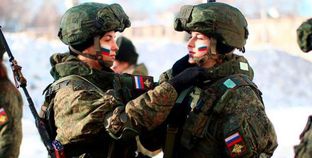 مجندات روسيات خلال مسابقة أجمل مقاتلة بالجيش