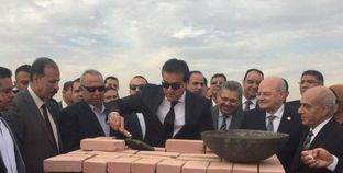 وزير التعليم العالى خلال وضع حجر الأساس لفرع جامعة الزقازيق