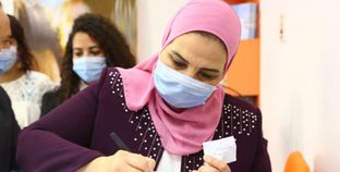 وزيرة التضامن خلال افتتاح أول وحدة اجتماعية بجامعة حلوان