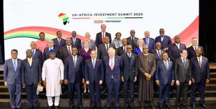 صورة تجمع الرؤساء المشاركين فى القمة الأفريقية البريطانية للاستثمار