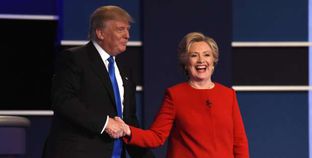 «هيلارى» و«ترامب» يتصافحان بعد انتهاء المناظرة