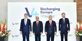 الرئيس «السيسى» يتوسط قادة «المجر وبولندا والتشيك وسلوفاكيا» خلال مشاركته فى قمة «فيشجراد»