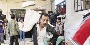 الأمم المتحدة توزع مساعدات غذائية على اليمنيين المتضررين من الحرب