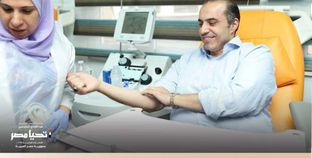 حملة المرشح عبد الفتاح السيسي أثناء التبرع بالدم