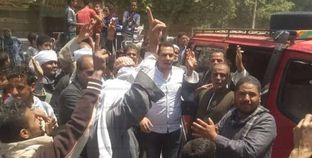 أهالي عرب التتالية بأسيوط يدلون بأصواتهم في الاستفتاء بهتافات تحيا مصر