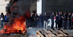 احتجاجات موظفي السجون في فرنسا بعد الهجوم