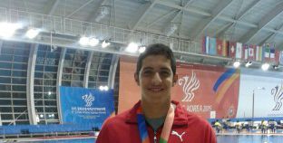 محمد سامى بطل المنتخب العسكرى في السباحة