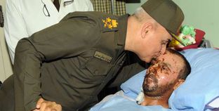 بالصور| وزير الدفاع يزور مصابي الجيش في "عمليات سيناء"