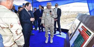 الرئيس يستمع إلى شرح حول تنفيذ مشروعات تنمية شرق بورسعيد خلال زيارته للمحافظة