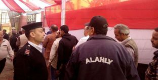 الناخبون يحتشدون أمام مدرسة مصطفی کامل بمنطقة الأزبکیة