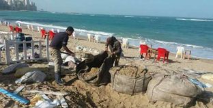 حواجز صناعية ومصدات للرمال لمنع خروج أمواج البحر فى الإسكندرية