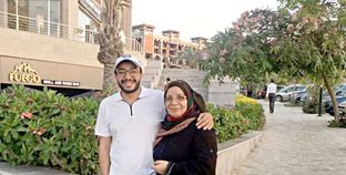 حسام داغر ووالدته