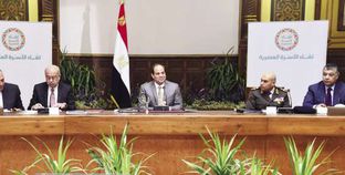الرئيس عبدالفتاح السيسى خلال لقائه مع عدد من ممثلى المجتمع المصرى