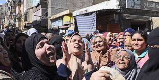 وقفة احتجاجية لعدد من السيدات بسبب إلغاء الكارت الذكى بالإسكندرية